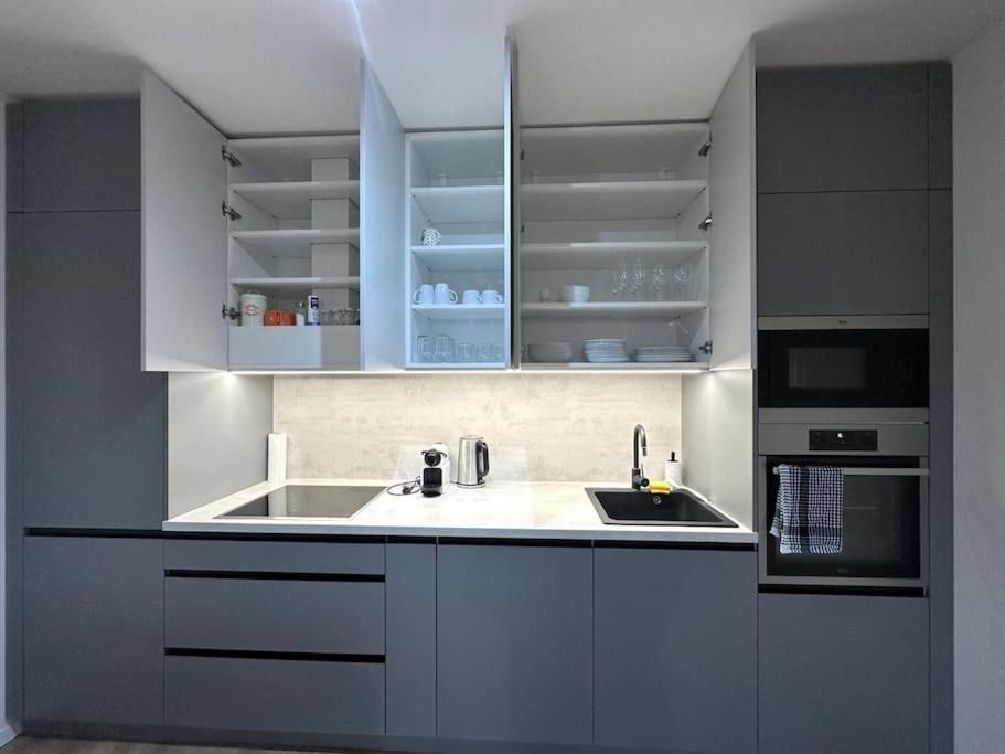 New Apartment Near Tipos Arena, Free Parking, Danubius One Building Братислава Екстериор снимка